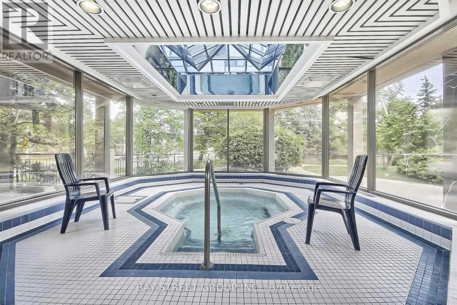 1903 Primary Bedroom - 400 Webb Drive, Mississauga, Ontario  L5B 3Z7 - Photo 11 - W12790986