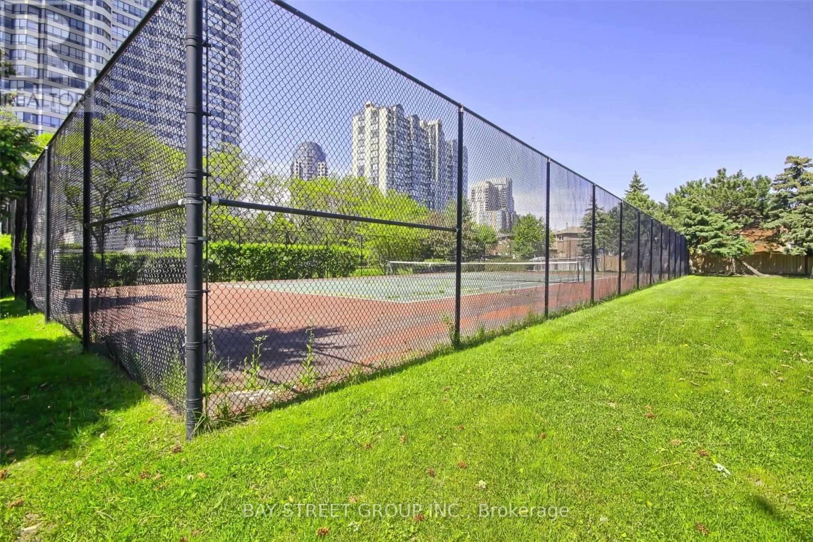 1903 Primary Bedroom - 400 Webb Drive, Mississauga, Ontario  L5B 3Z7 - Photo 14 - W12790986