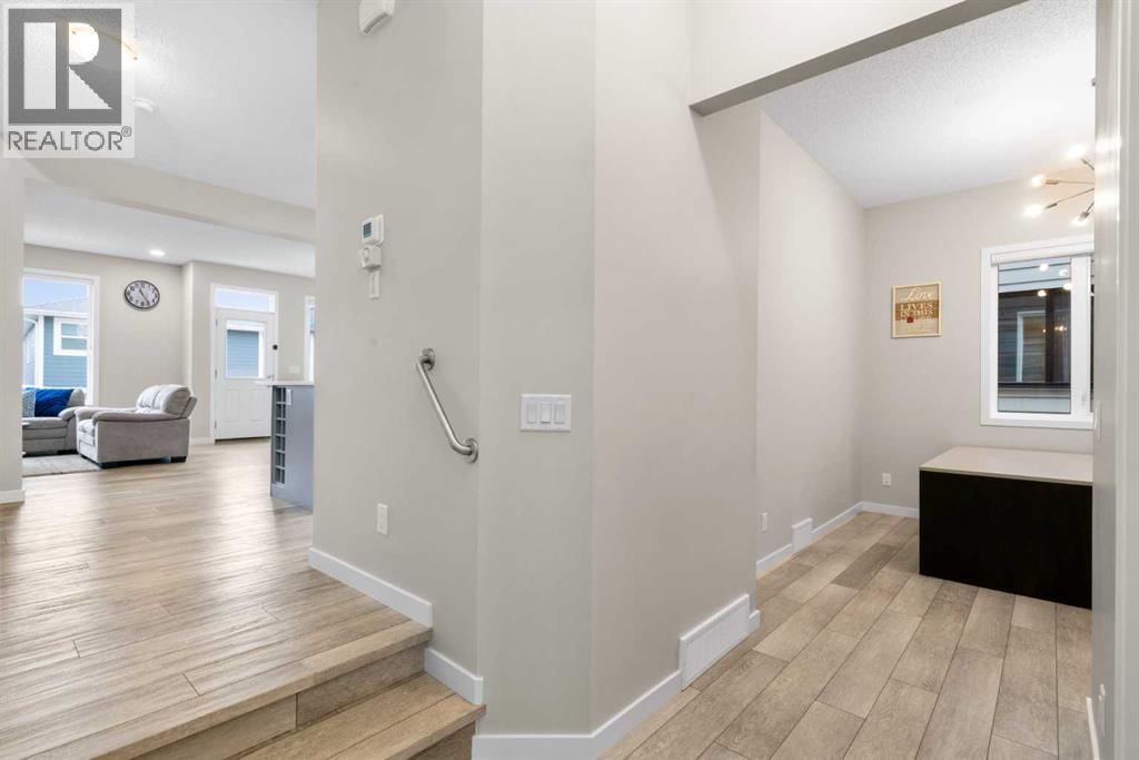 29 Magnolia Manor Se, Calgary, Alberta  T3M 3H8 - Photo 3 - A2280000