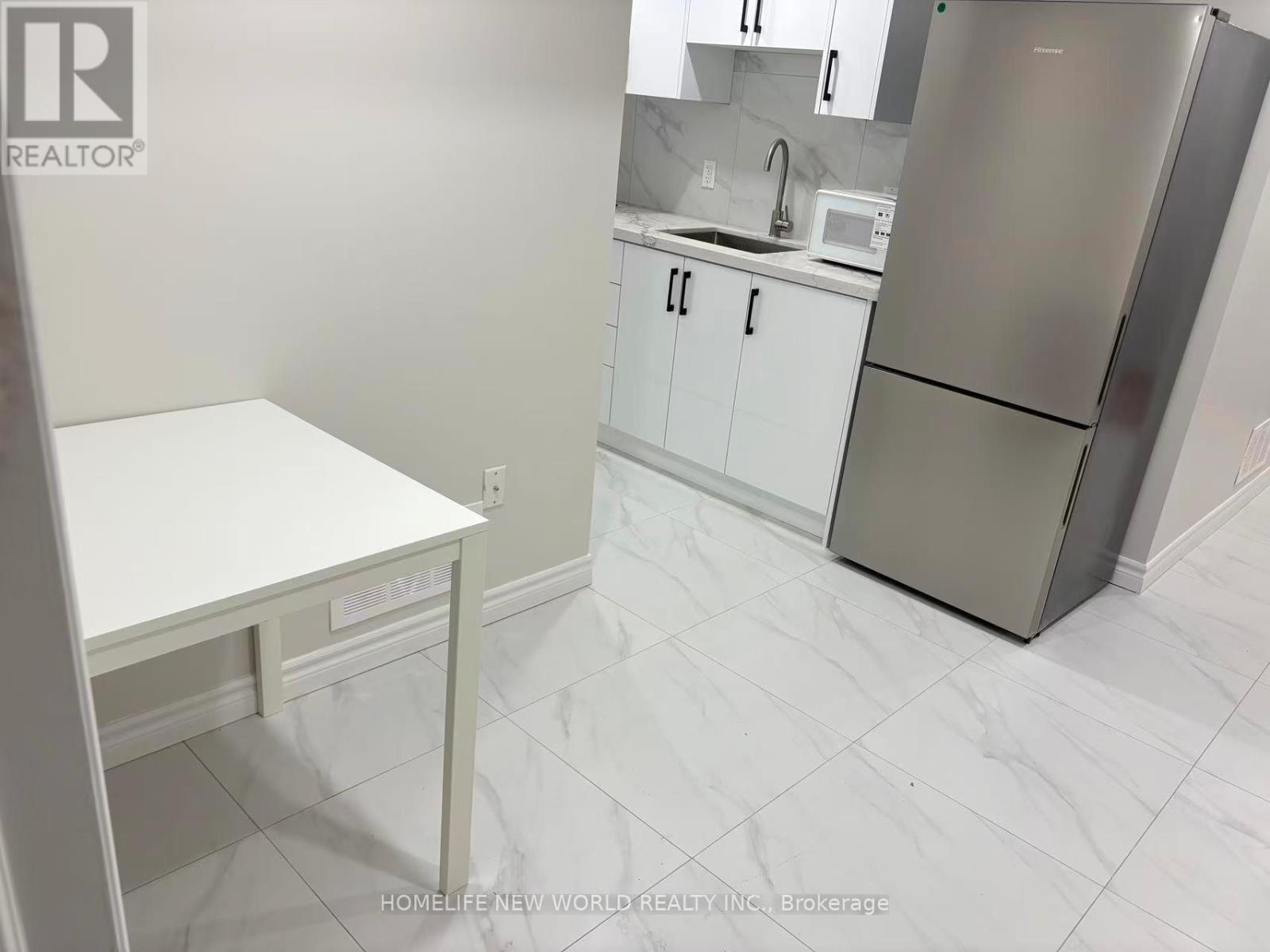 256 PALMERSTON AVENUE N, Toronto, Ontario