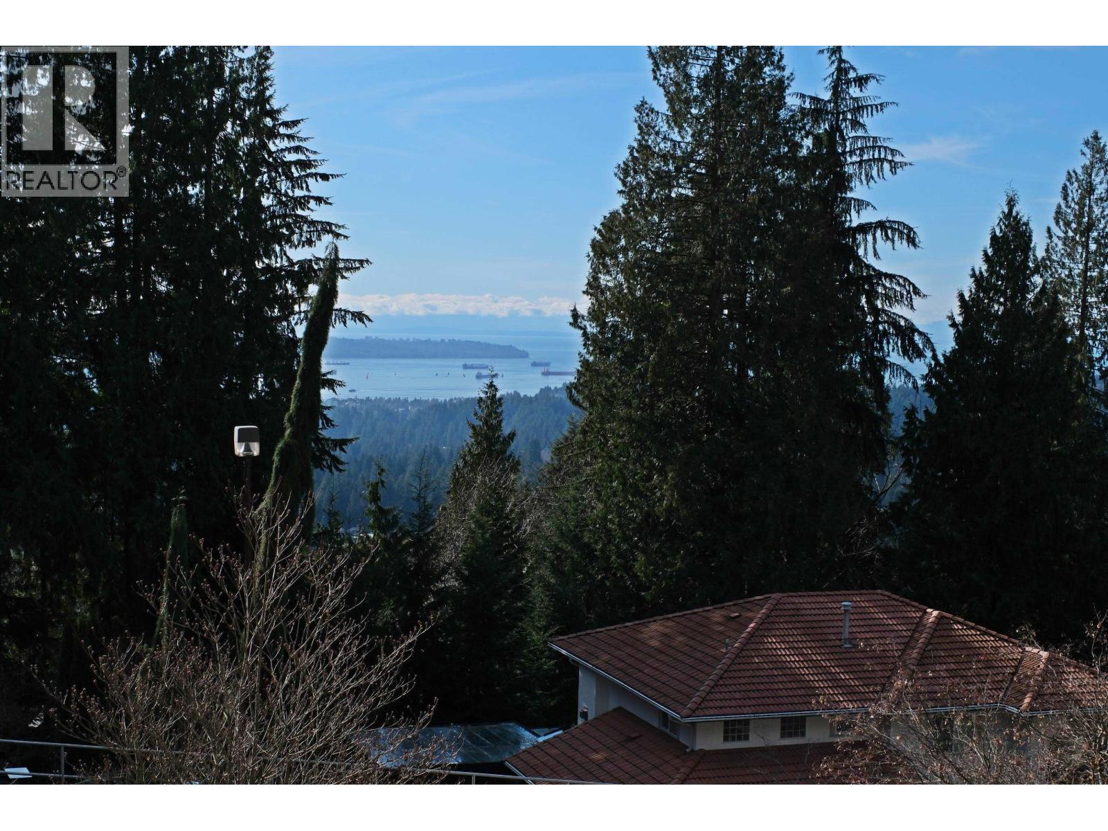 4989 Chalet Place, North Vancouver, British Columbia  V7R 4X4 - Photo 5 - R3089630