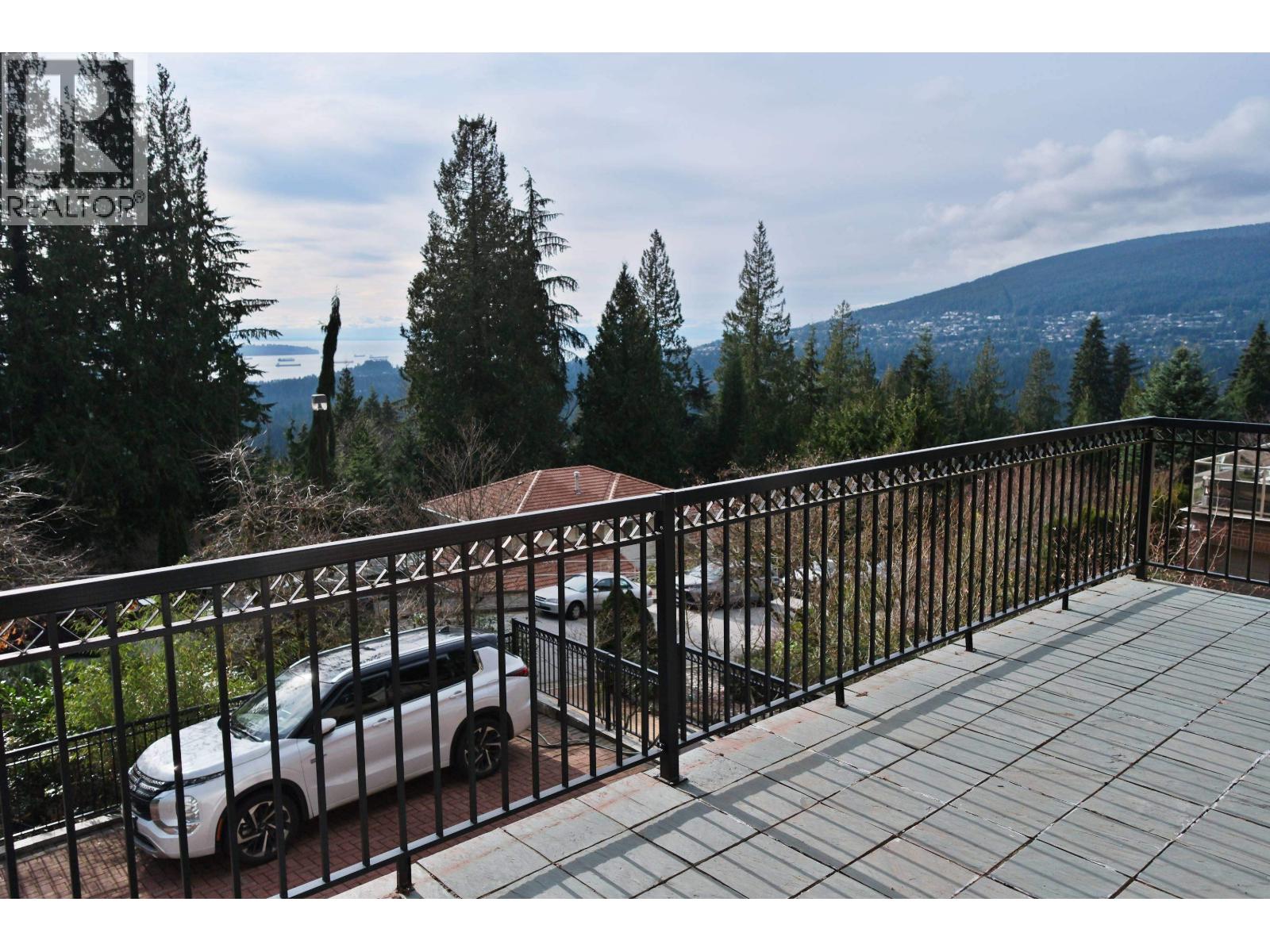 4989 Chalet Place, North Vancouver, British Columbia  V7R 4X4 - Photo 23 - R3089630