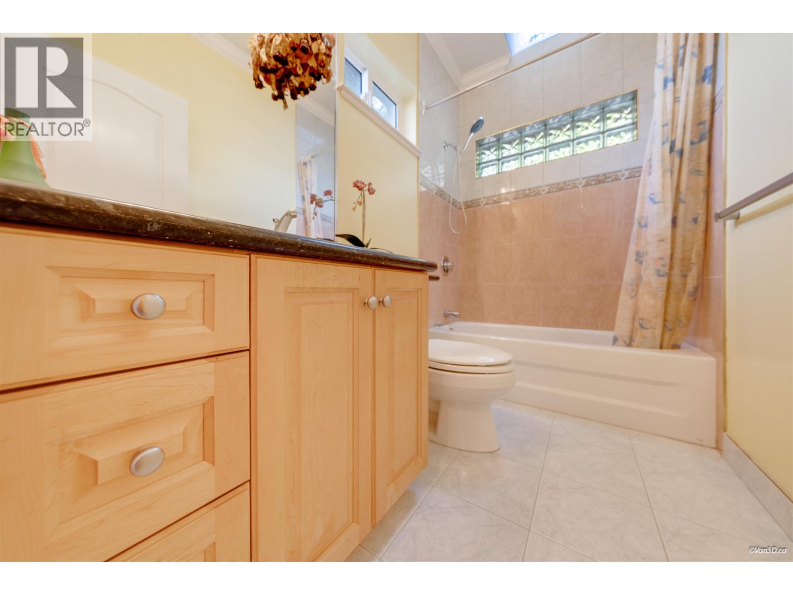 4989 Chalet Place, North Vancouver, British Columbia  V7R 4X4 - Photo 29 - R3089630