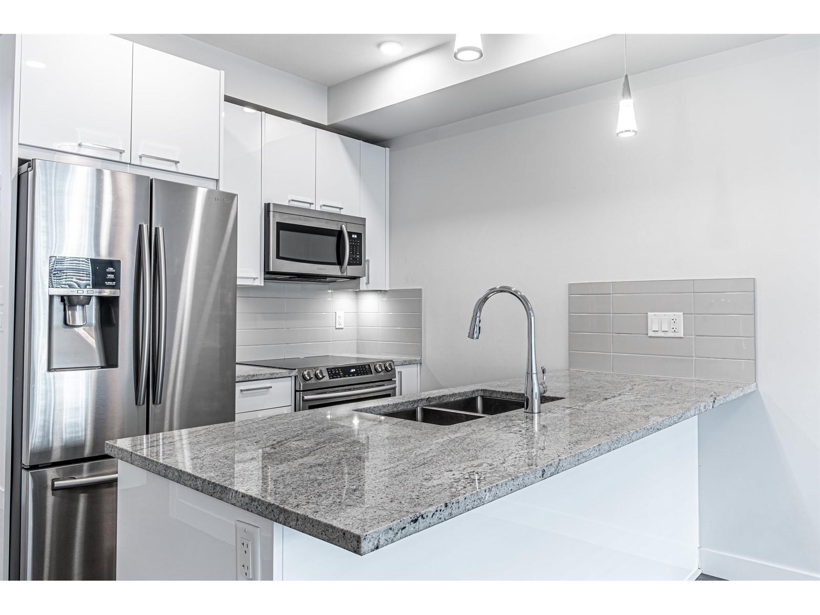 214 20696 EASTLEIGH CRESCENT, Langley, British Columbia