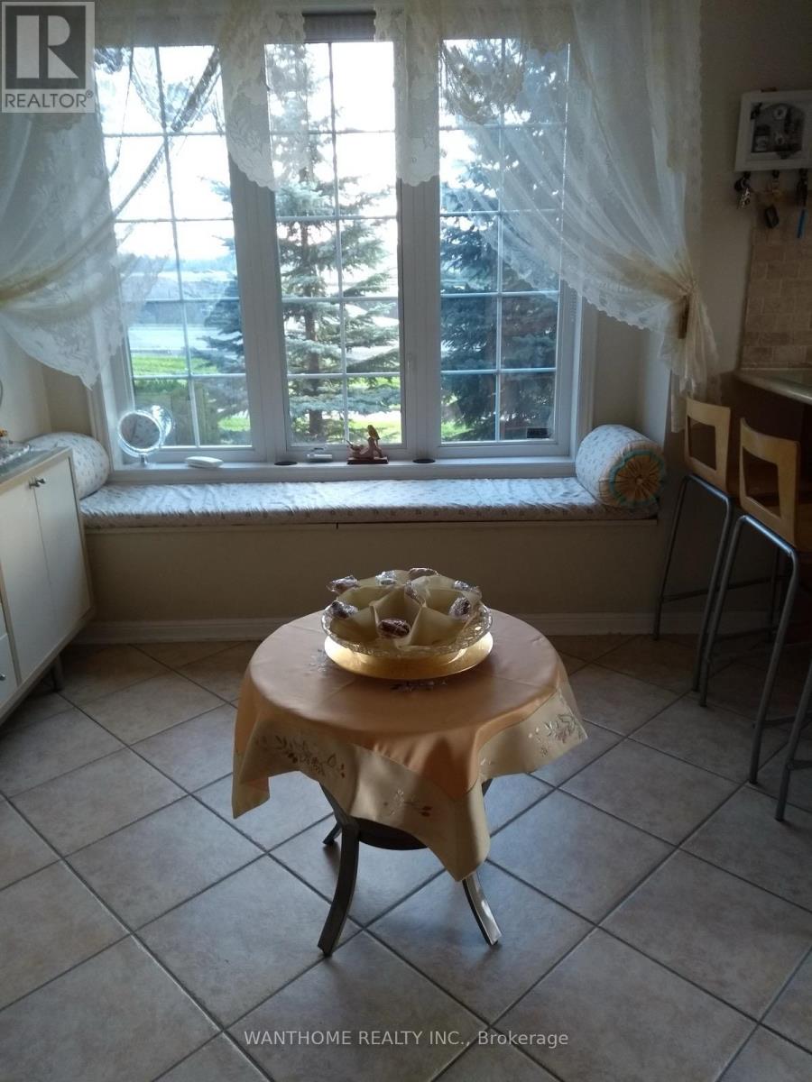 3995 Janice Drive, Mississauga, Ontario  L5M 7Y5 - Photo 9 - W12693930