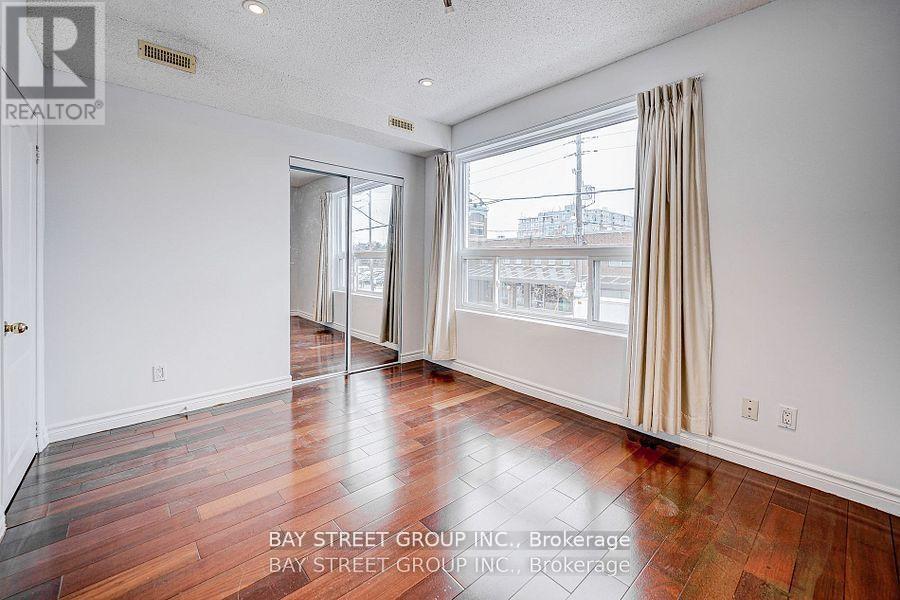 641a Dupont Street, Toronto, Ontario  M6G 1Z4 - Photo 3 - C12791046