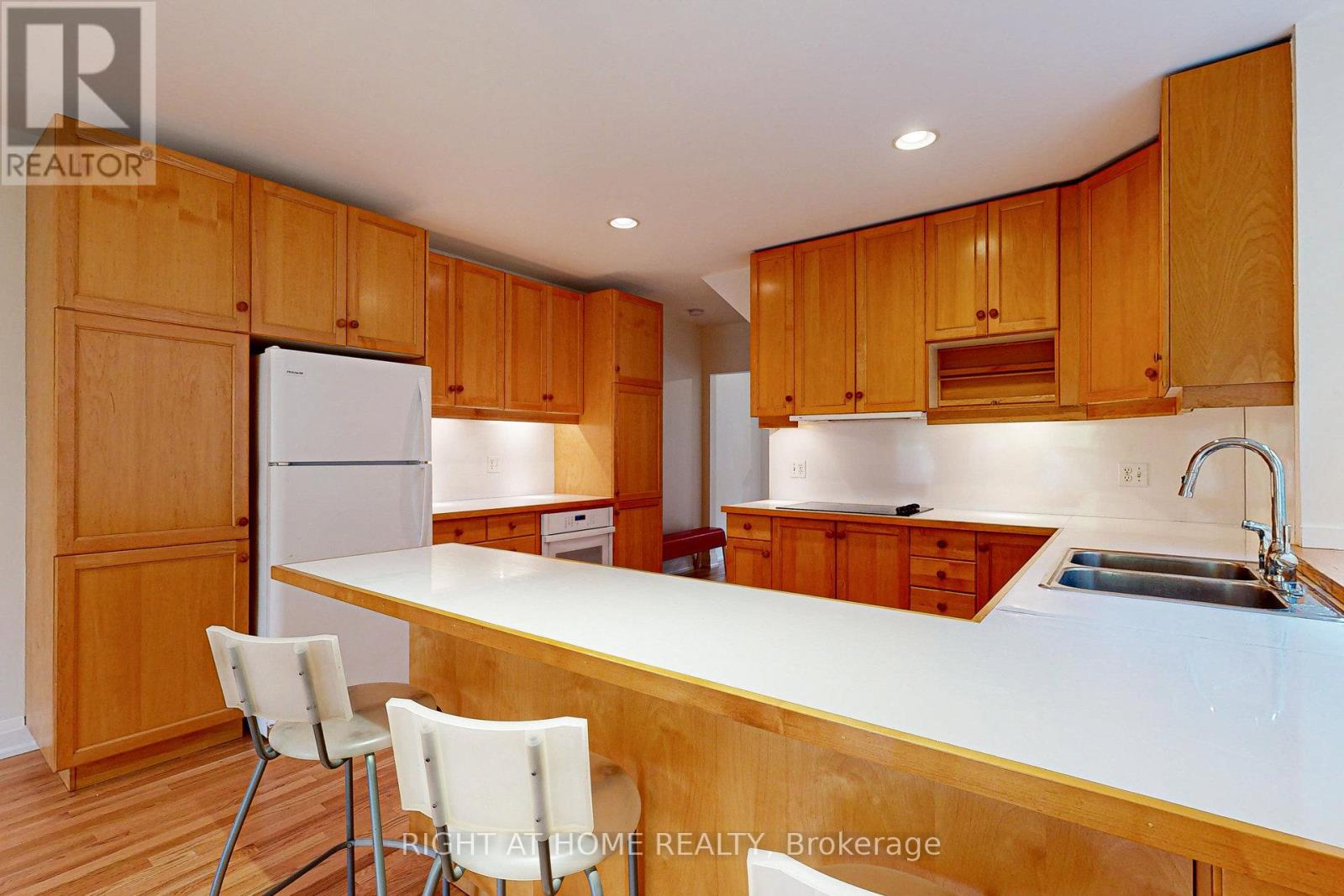 Main - 28 Pearson Avenue, Toronto, Ontario  M6R 1G1 - Photo 15 - W12791094