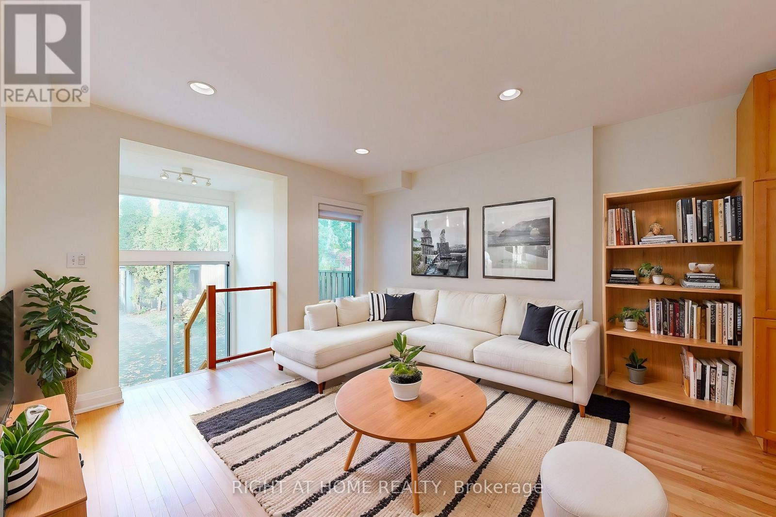 Main - 28 Pearson Avenue, Toronto, Ontario  M6R 1G1 - Photo 17 - W12791094