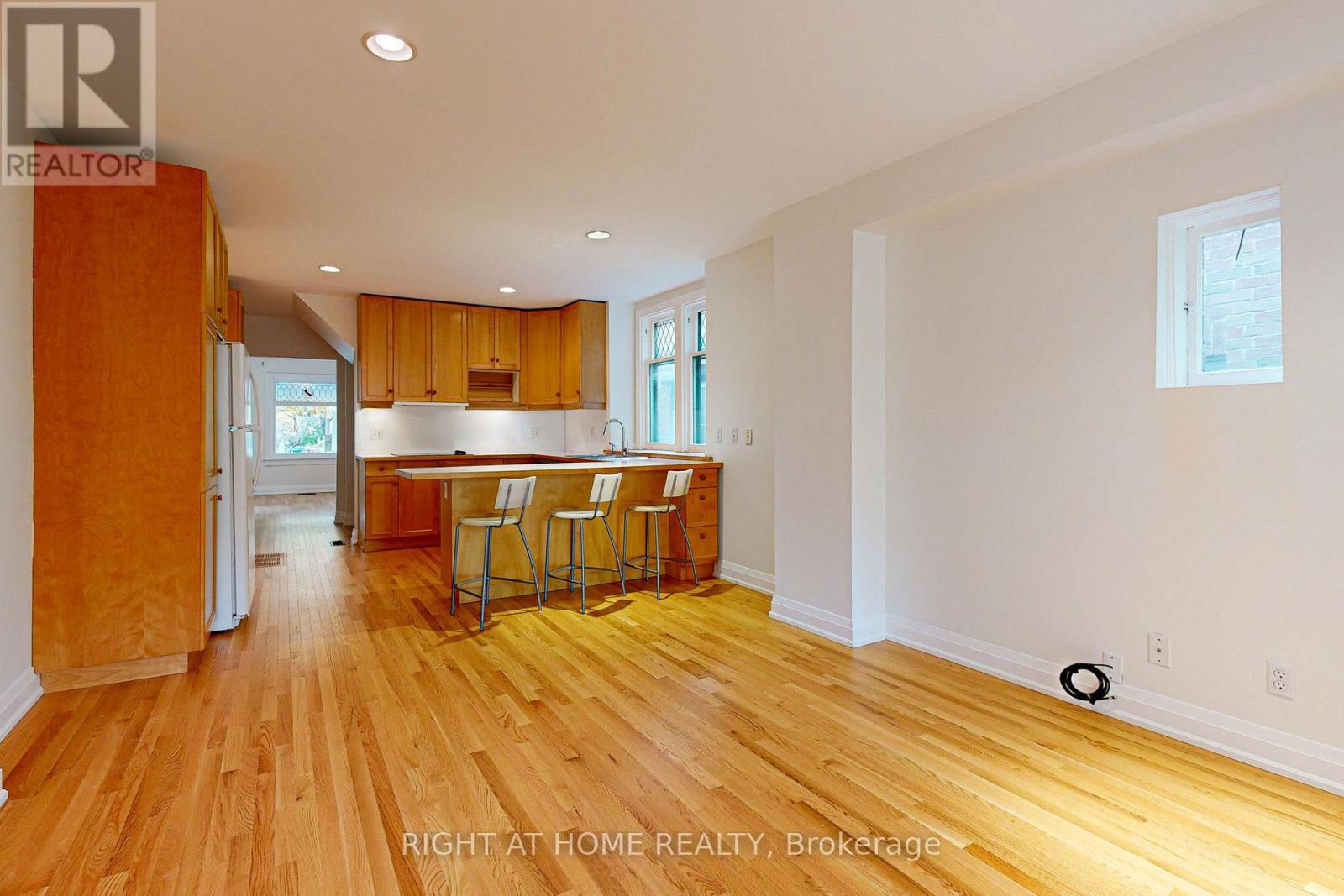 Main - 28 Pearson Avenue, Toronto, Ontario  M6R 1G1 - Photo 18 - W12791094