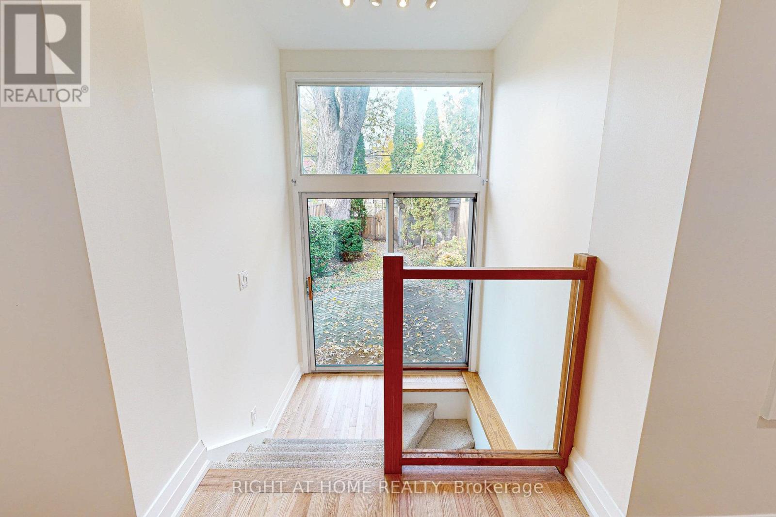 Main - 28 Pearson Avenue, Toronto, Ontario  M6R 1G1 - Photo 21 - W12791094