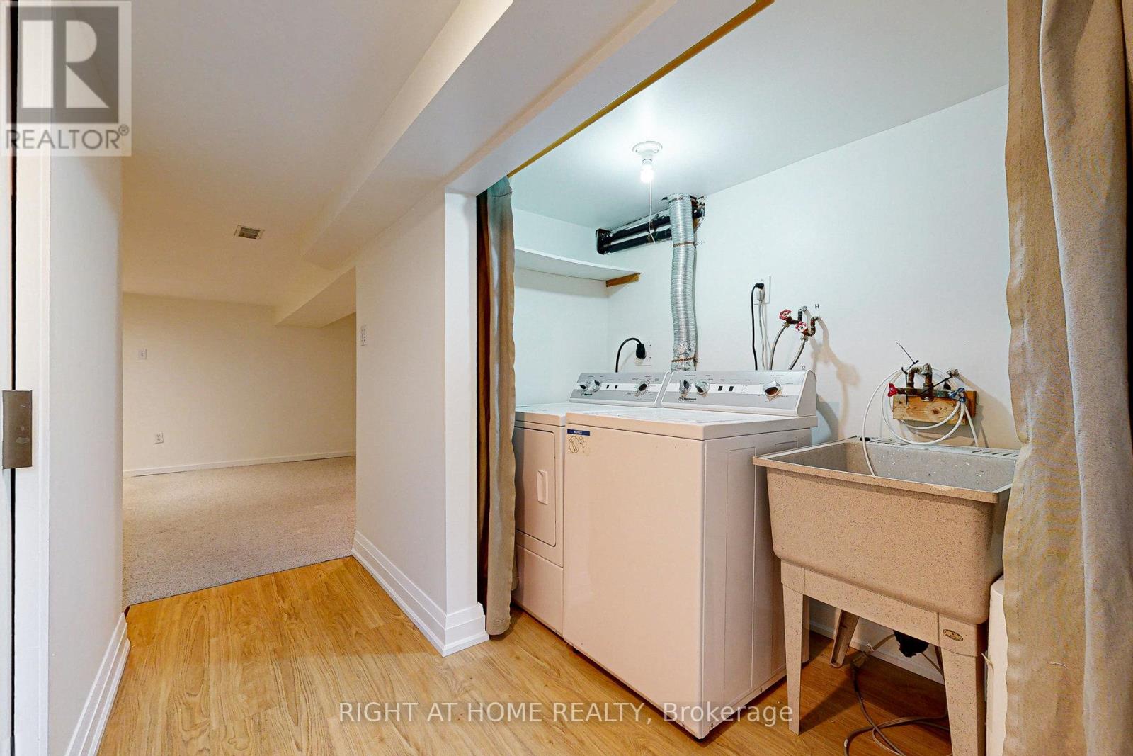 Main - 28 Pearson Avenue, Toronto, Ontario  M6R 1G1 - Photo 22 - W12791094