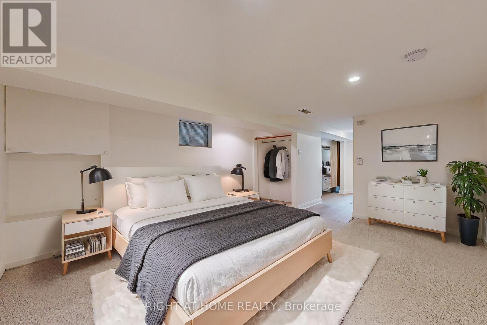 Main - 28 Pearson Avenue, Toronto, Ontario  M6R 1G1 - Photo 25 - W12791094