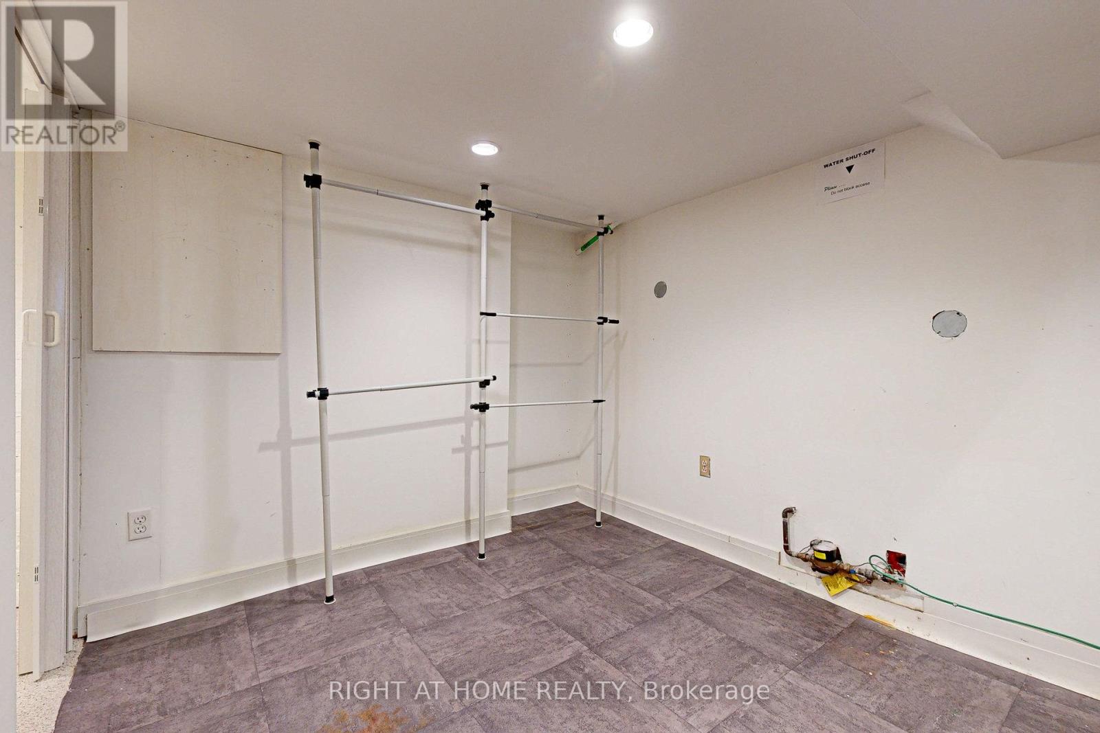 Main - 28 Pearson Avenue, Toronto, Ontario  M6R 1G1 - Photo 28 - W12791094