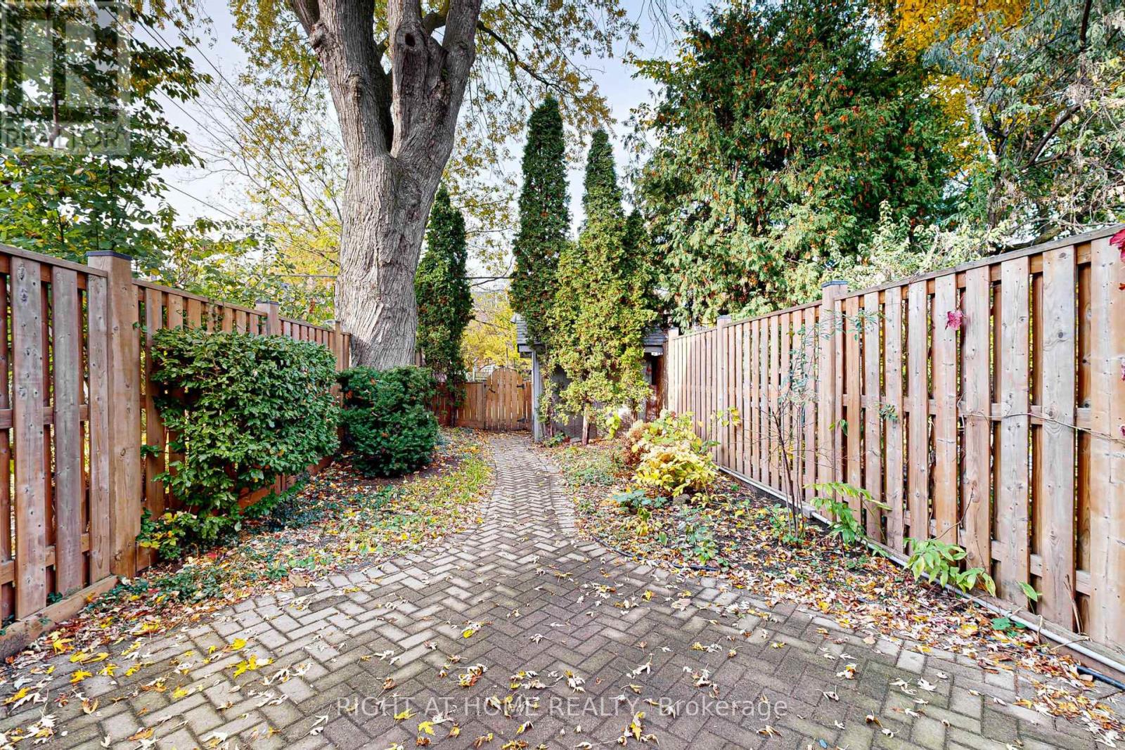 Main - 28 Pearson Avenue, Toronto, Ontario  M6R 1G1 - Photo 31 - W12791094