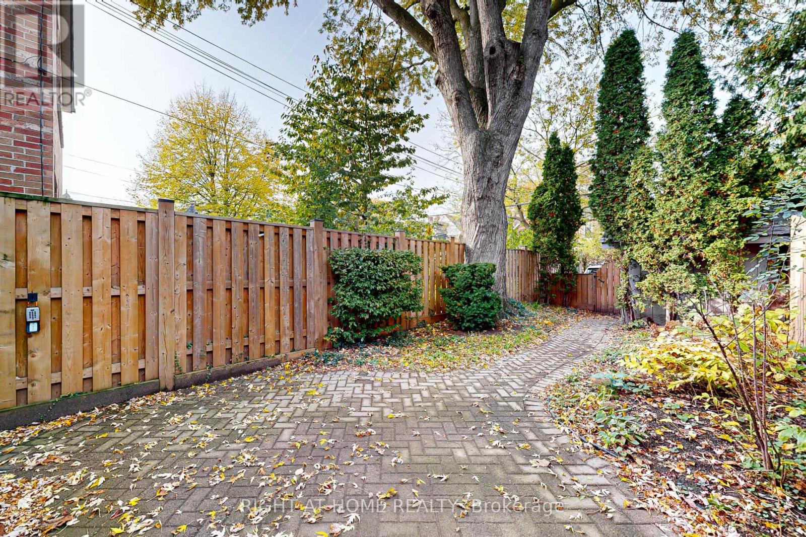 Main - 28 Pearson Avenue, Toronto, Ontario  M6R 1G1 - Photo 32 - W12791094