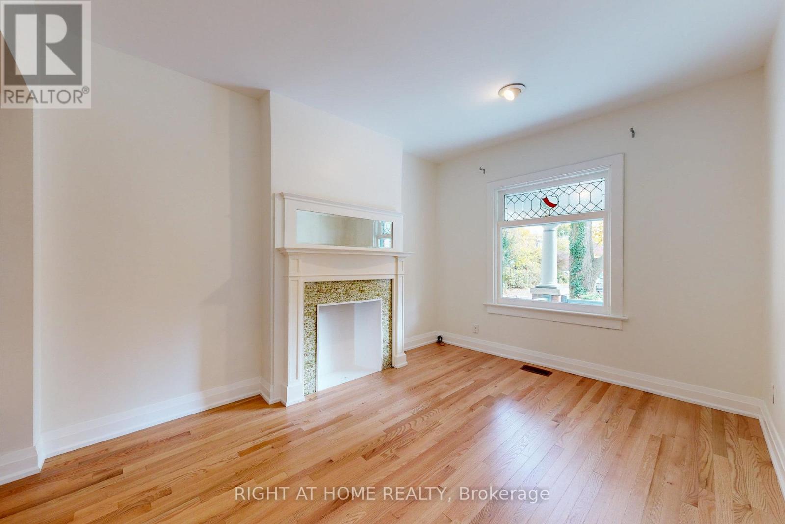 Main - 28 Pearson Avenue, Toronto, Ontario  M6R 1G1 - Photo 5 - W12791094