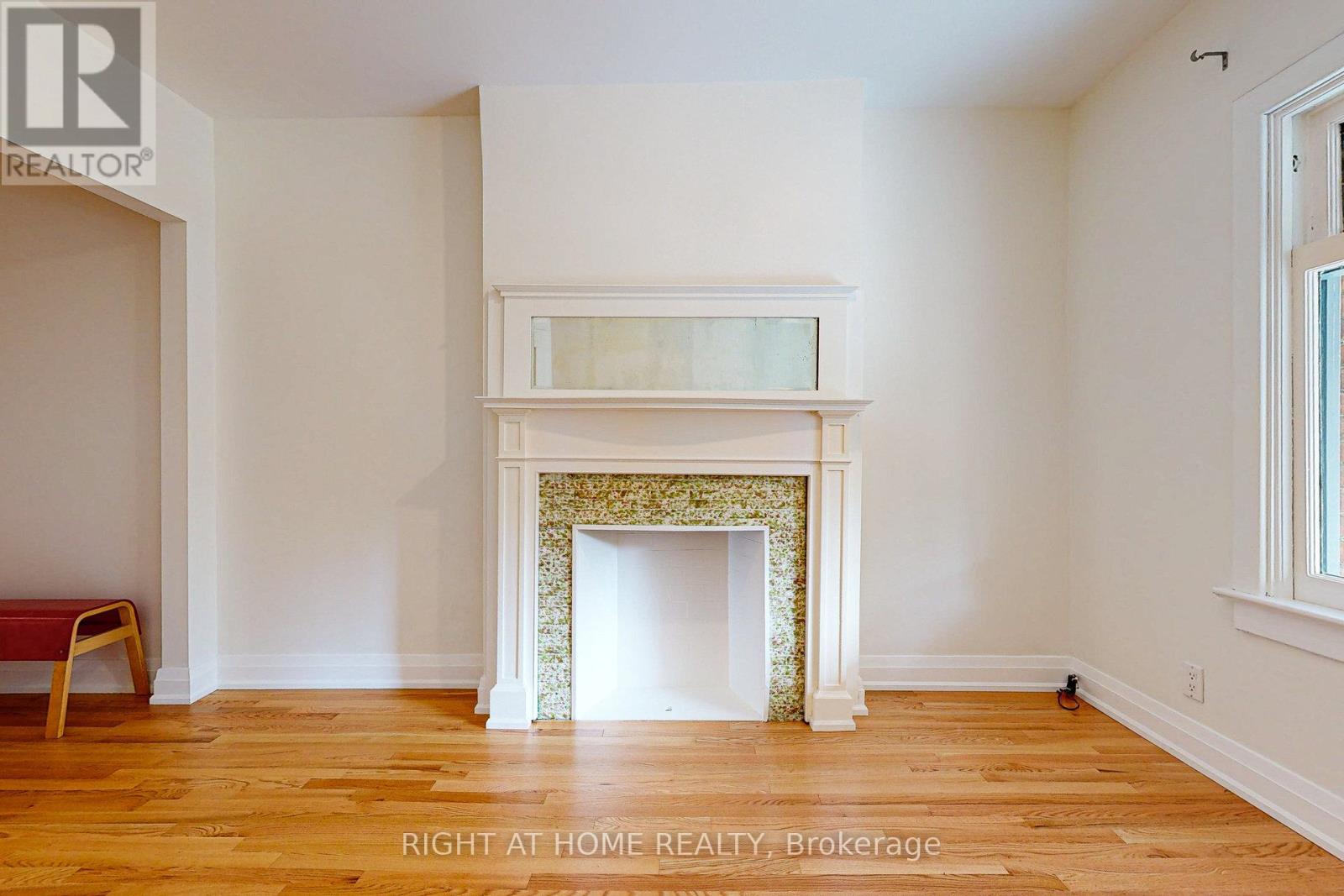 Main - 28 Pearson Avenue, Toronto, Ontario  M6R 1G1 - Photo 7 - W12791094