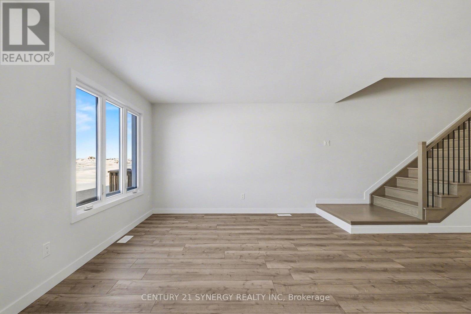 21 Helen Street, North Stormont, Ontario  K0A 1R0 - Photo 12 - X12460597