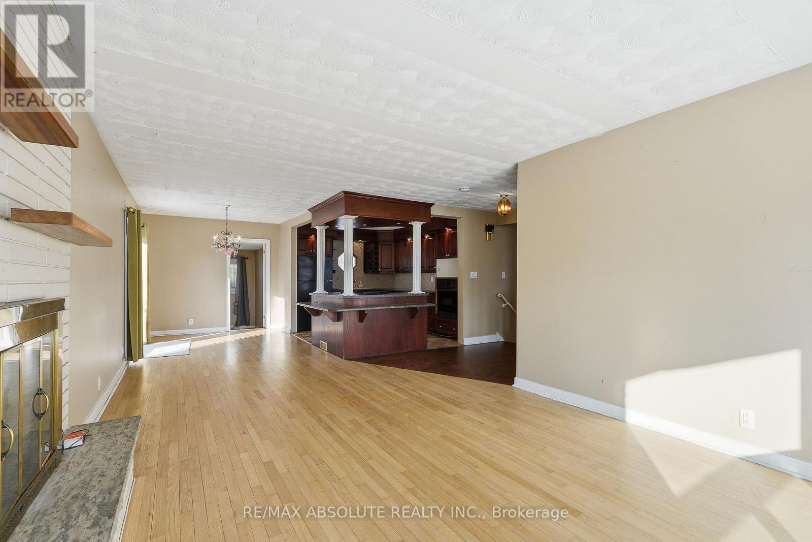 408-410 Allen Boulevard, Ottawa, Ontario  K1L 7B5 - Photo 5 - X12791108