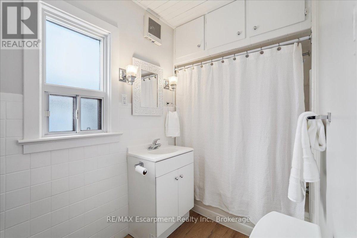 135 Deane Avenue, Oakville, Ontario  L6K 1N2 - Photo 15 - W12786766