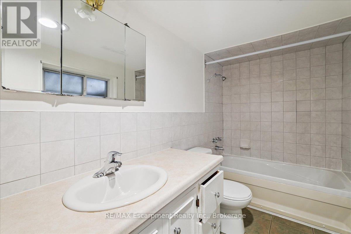 135 Deane Avenue, Oakville, Ontario  L6K 1N2 - Photo 21 - W12786766