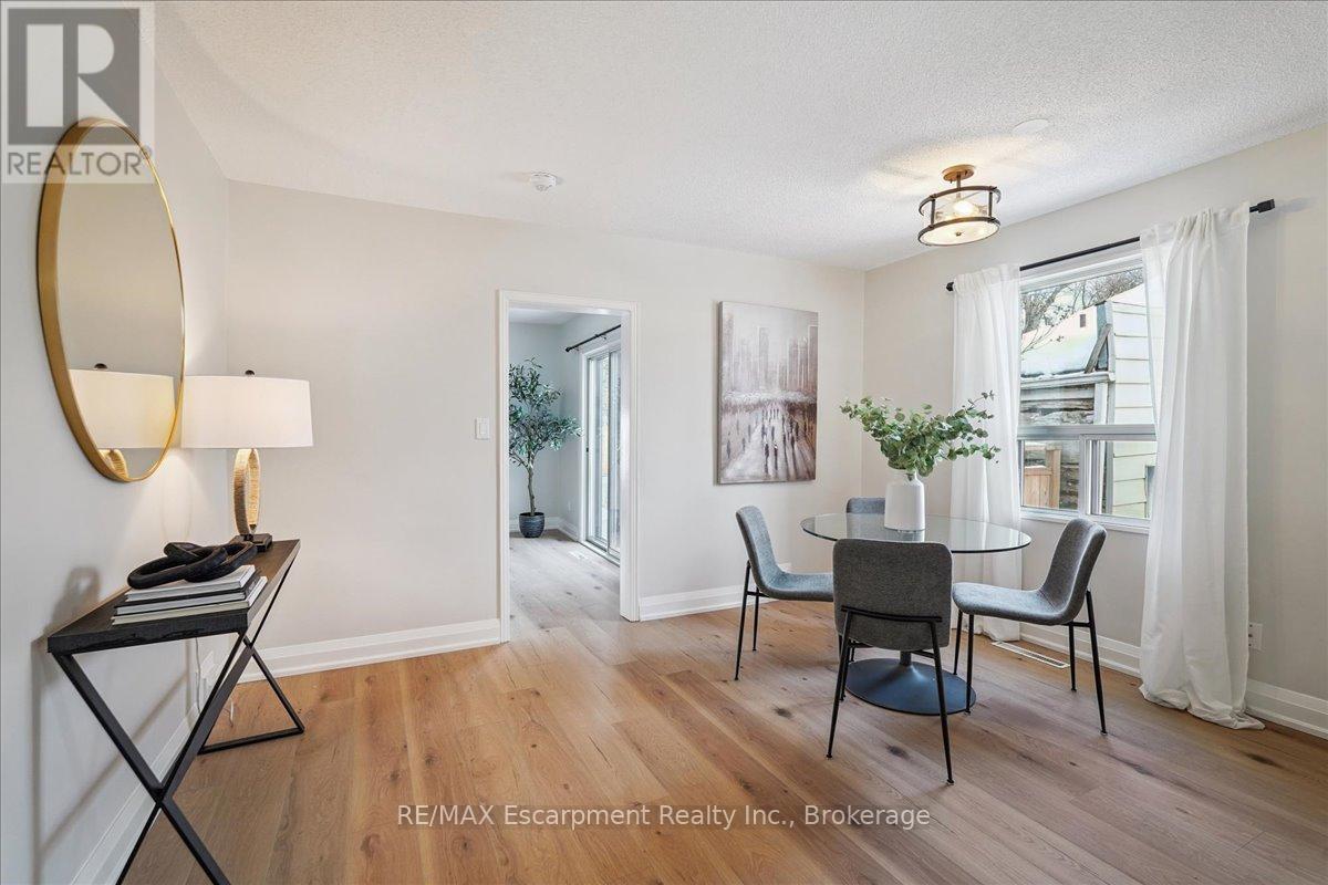 135 Deane Avenue, Oakville, Ontario  L6K 1N2 - Photo 8 - W12786766