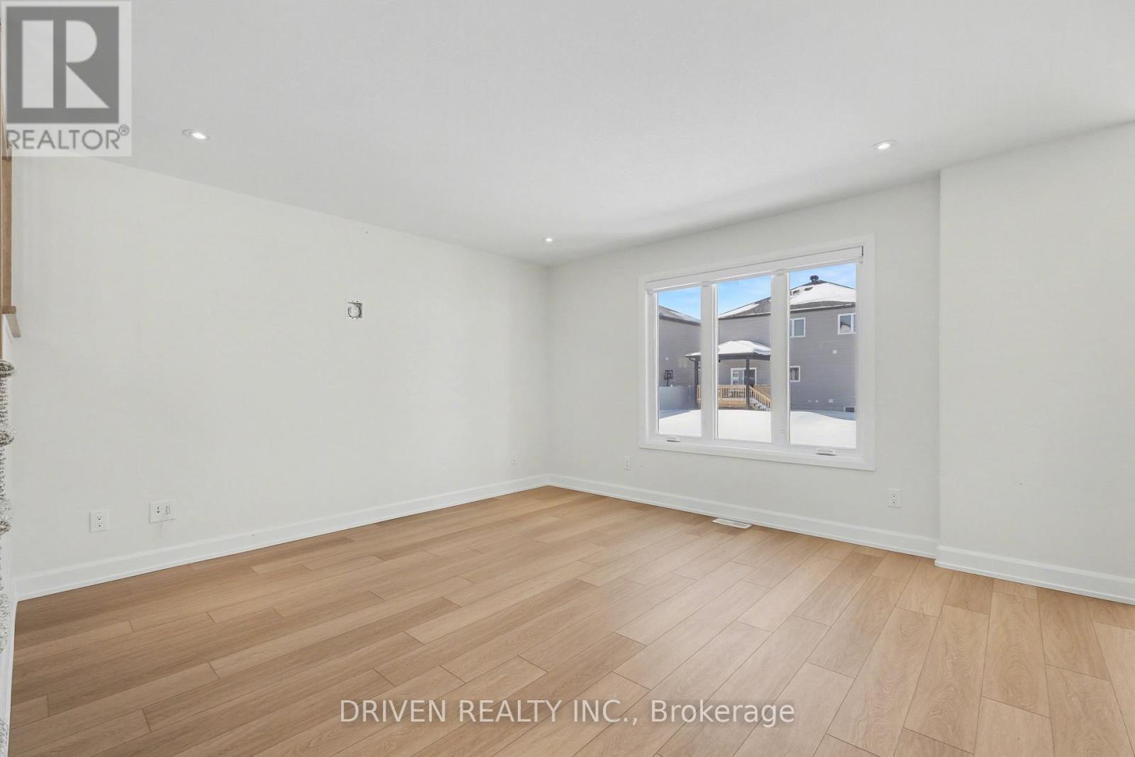 429 Aurora Street, Russell, Ontario  K4R 0L3 - Photo 8 - X12791132