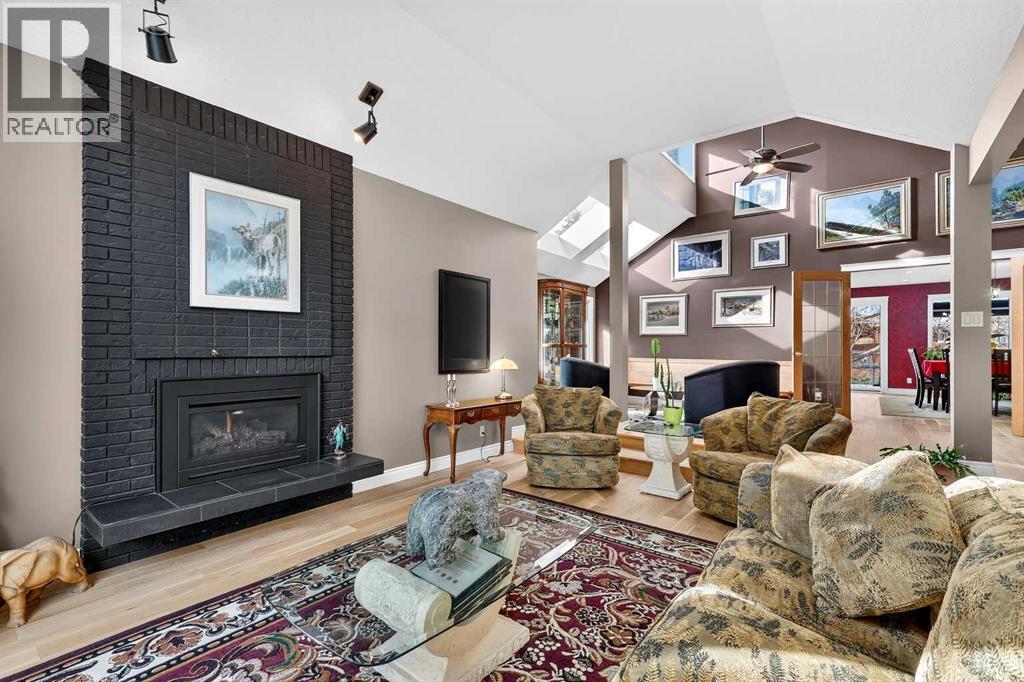 80 Oakmount Way Sw, Calgary, Alberta  T2V 4Y1 - Photo 7 - A2284151