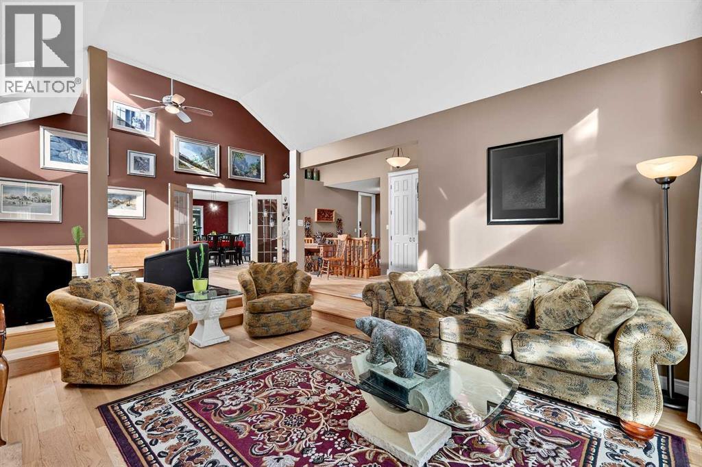 80 Oakmount Way Sw, Calgary, Alberta  T2V 4Y1 - Photo 8 - A2284151