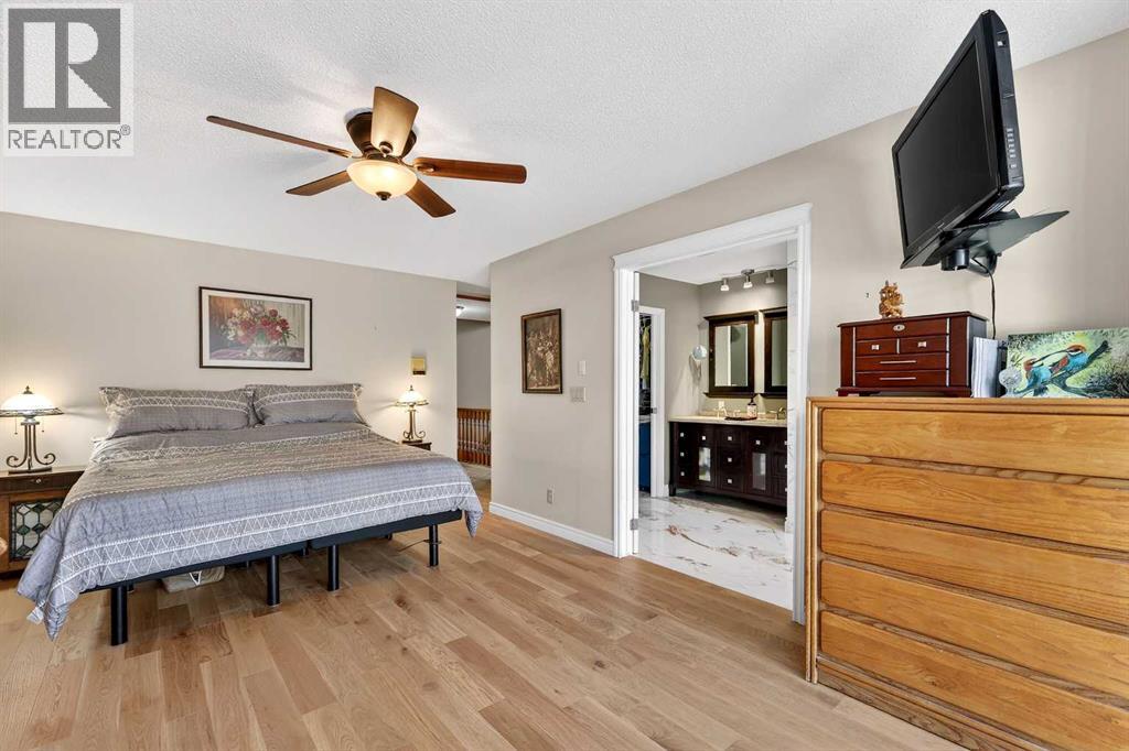 80 Oakmount Way Sw, Calgary, Alberta  T2V 4Y1 - Photo 22 - A2284151