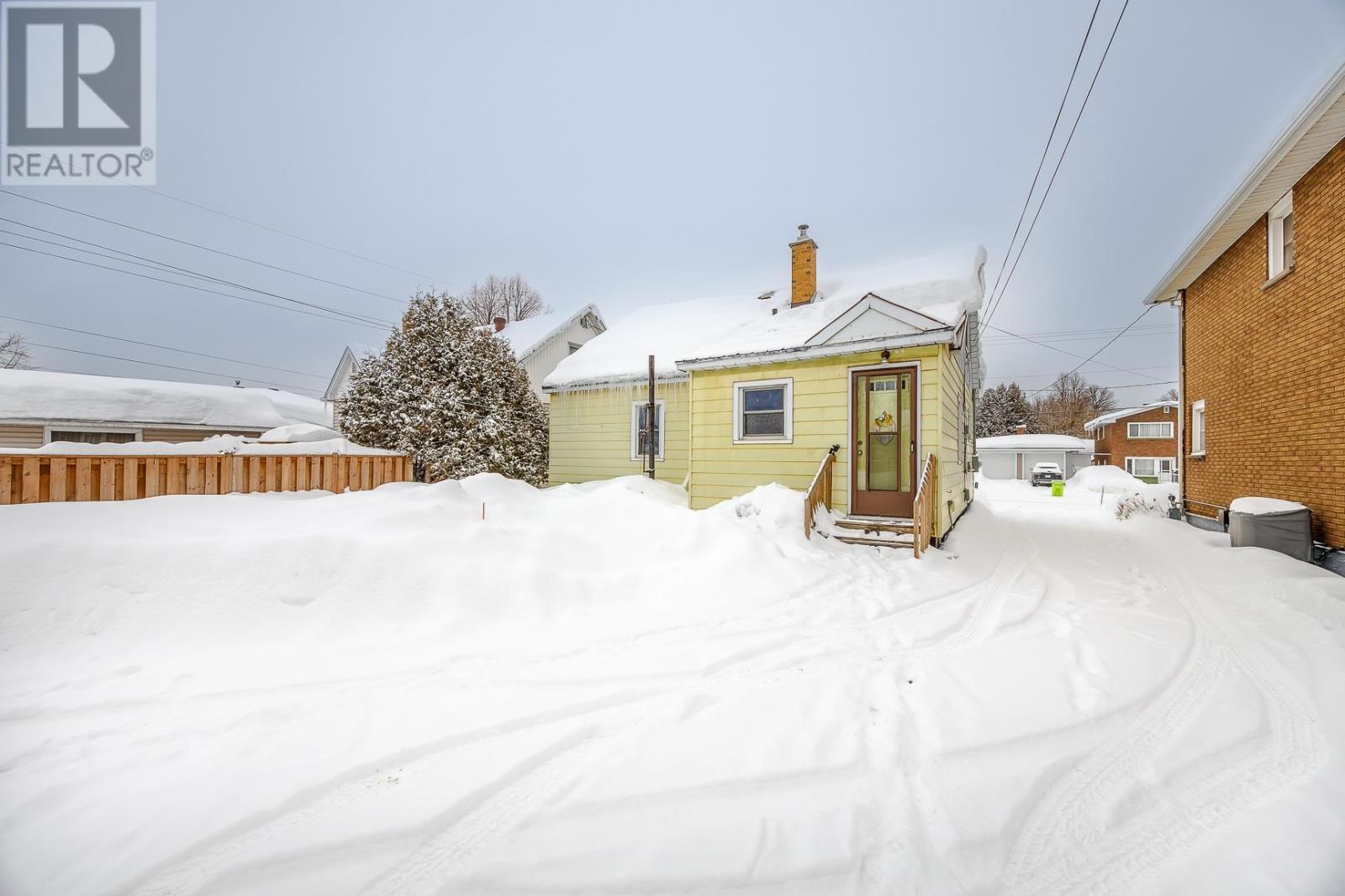 183 Henrietta Ave, Sault Ste. Marie, Ontario  P6C 2A2 - Photo 5 - SM260302