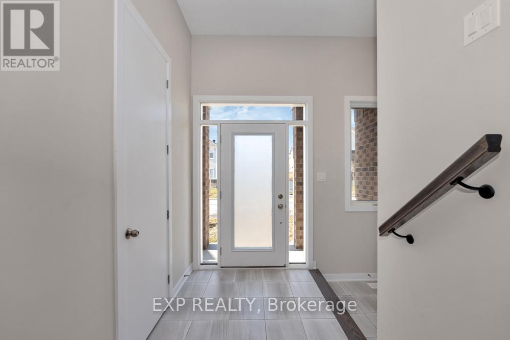 279 Falsetto Street, Ottawa, Ontario  K1W 0S4 - Photo 5 - X12791150