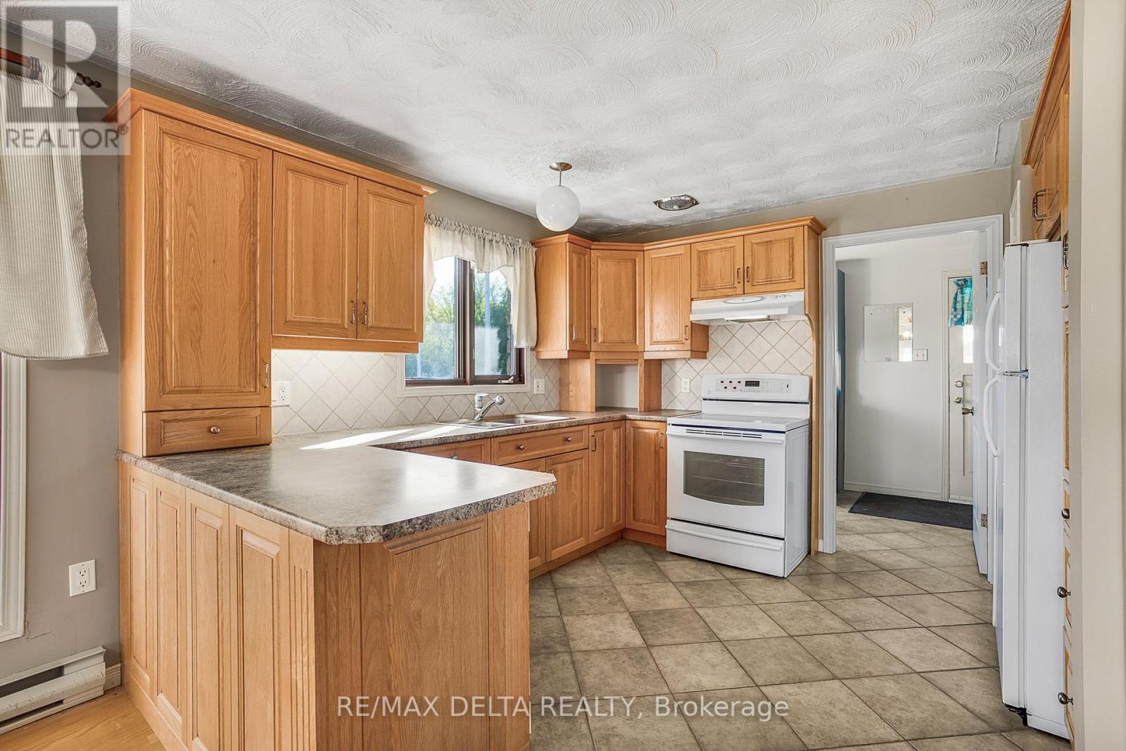 2894 County Road 9 Road, The Nation, Ontario  K0B 1G0 - Photo 12 - X12791152