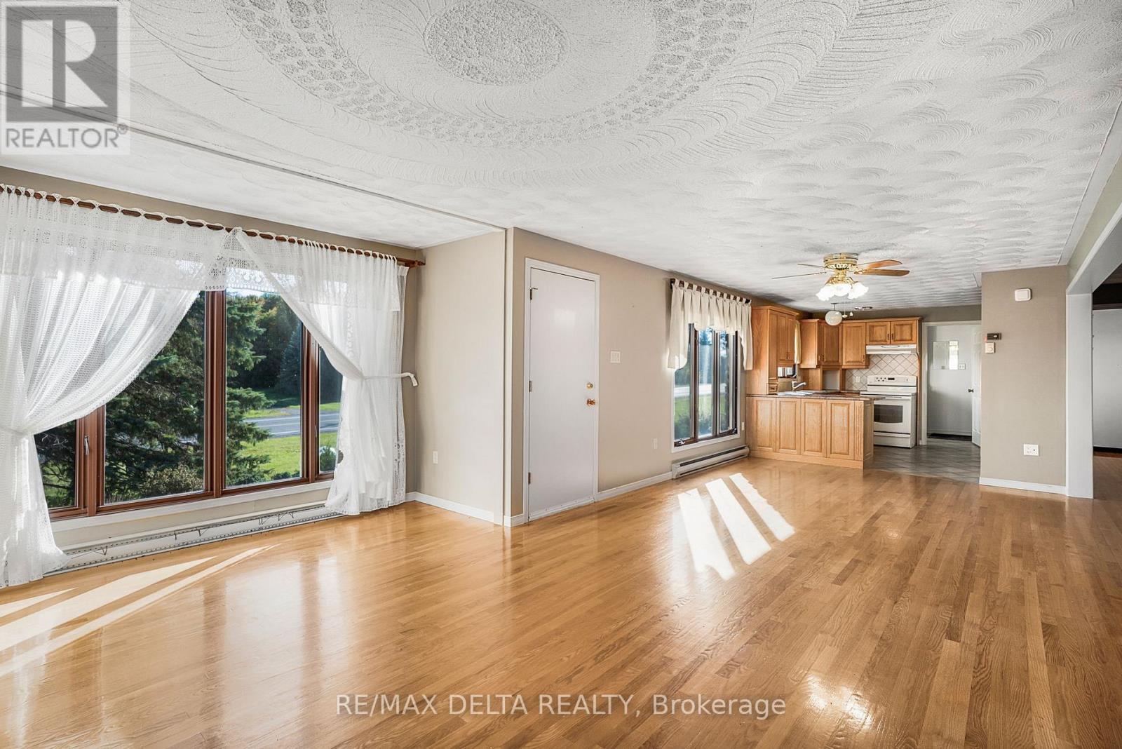 2894 County Road 9 Road, The Nation, Ontario  K0B 1G0 - Photo 6 - X12791152