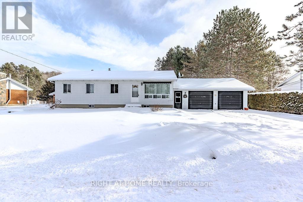 28 Jackpine Street, Madawaska Valley, Ontario  K0J 1B0 - Photo 3 - X12630234