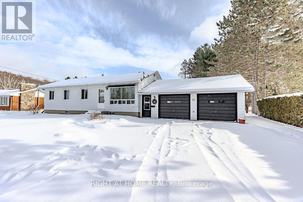 28 Jackpine Street, Madawaska Valley, Ontario  K0J 1B0 - Photo 2 - X12630234