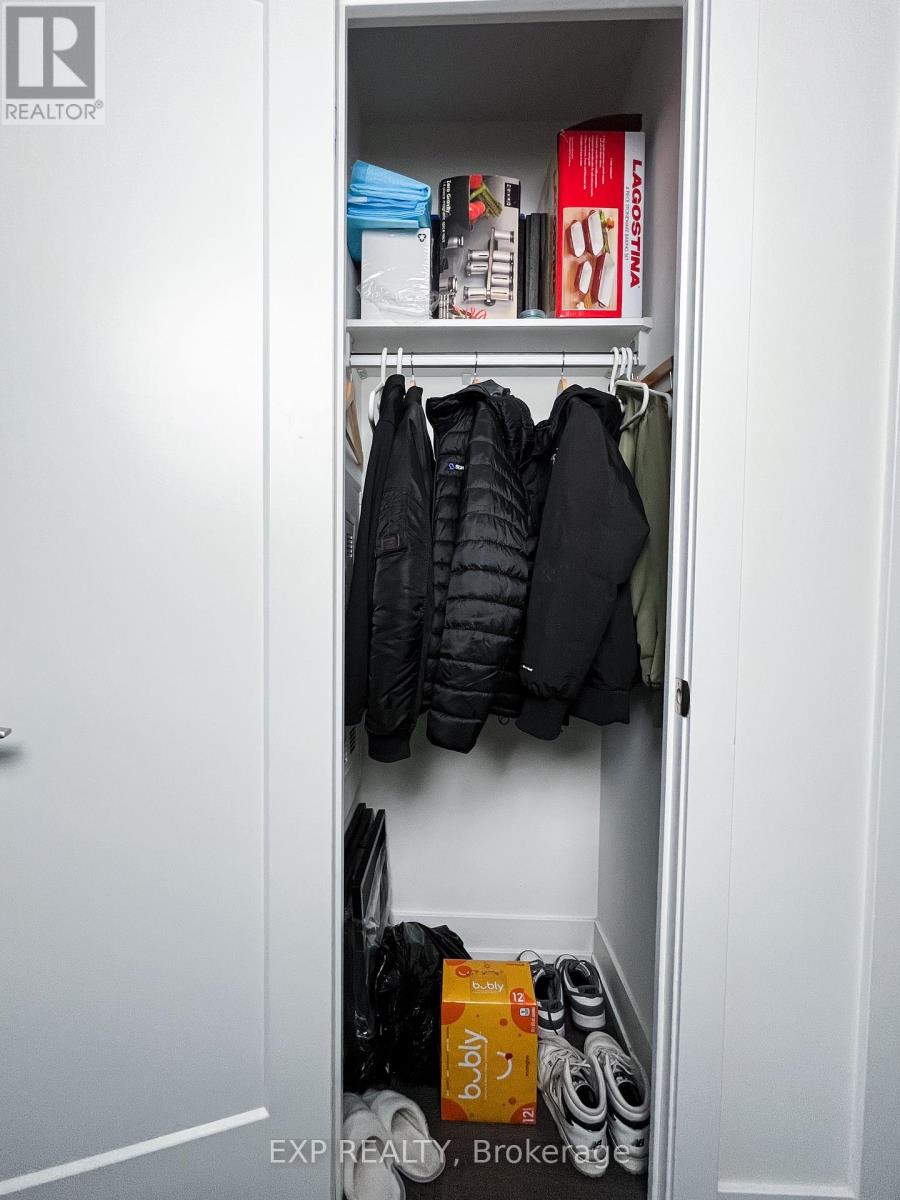 5 Mabelle Avenue, Toronto, Ontario  M9A 0C8 - Photo 4 - W12791148