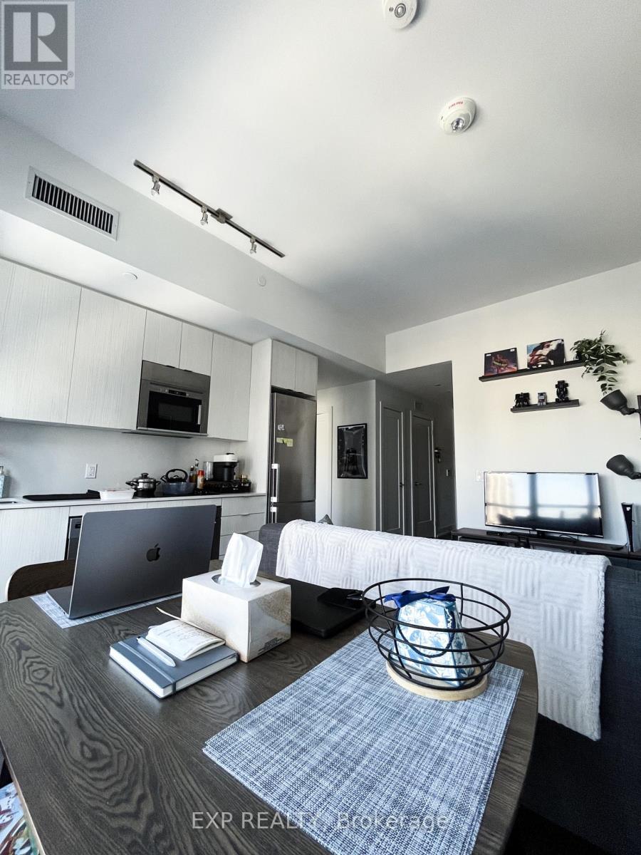 5 Mabelle Avenue, Toronto, Ontario  M9A 0C8 - Photo 6 - W12791148