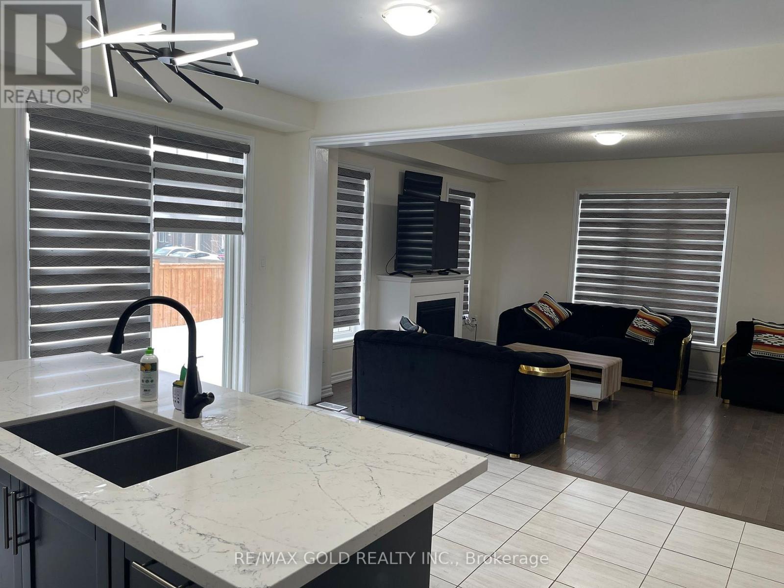 537 Veterans Drive, Brampton, Ontario  L7A 5A6 - Photo 10 - W12791166