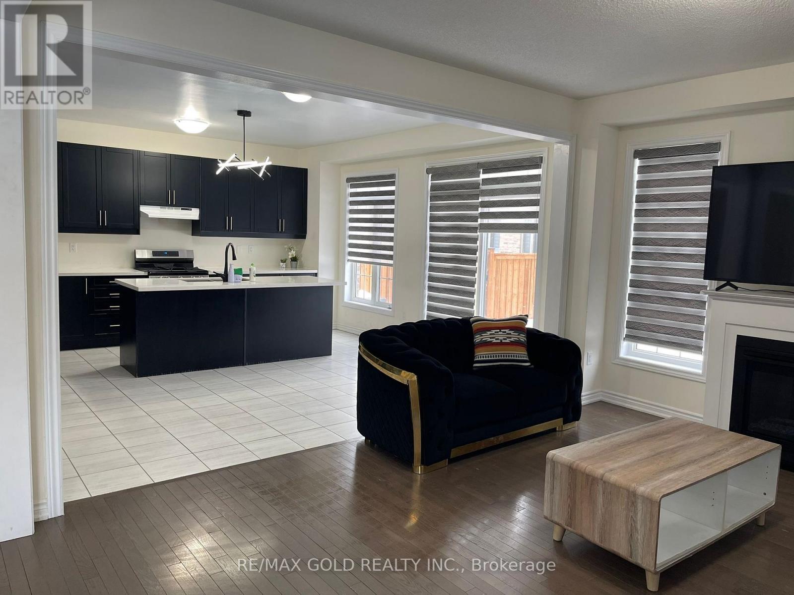 537 Veterans Drive, Brampton, Ontario  L7A 5A6 - Photo 11 - W12791166