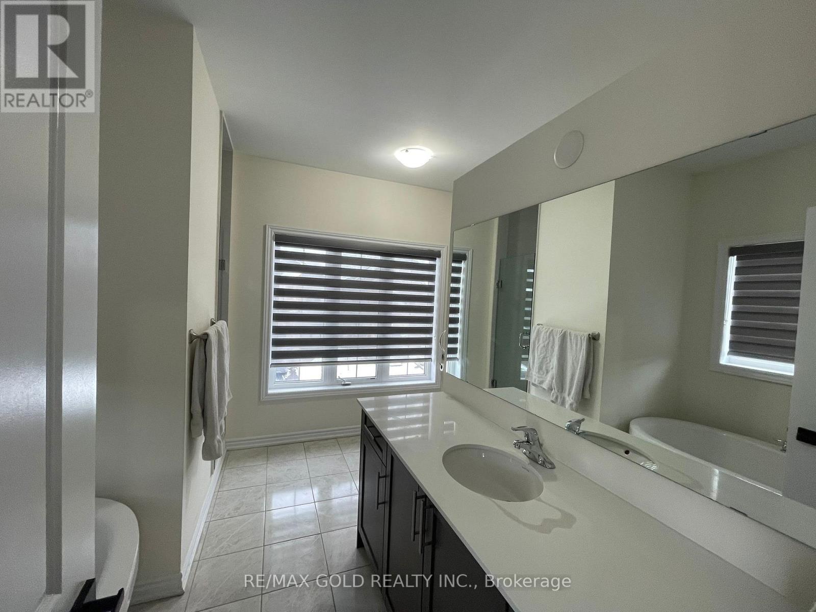 537 Veterans Drive, Brampton, Ontario  L7A 5A6 - Photo 18 - W12791166