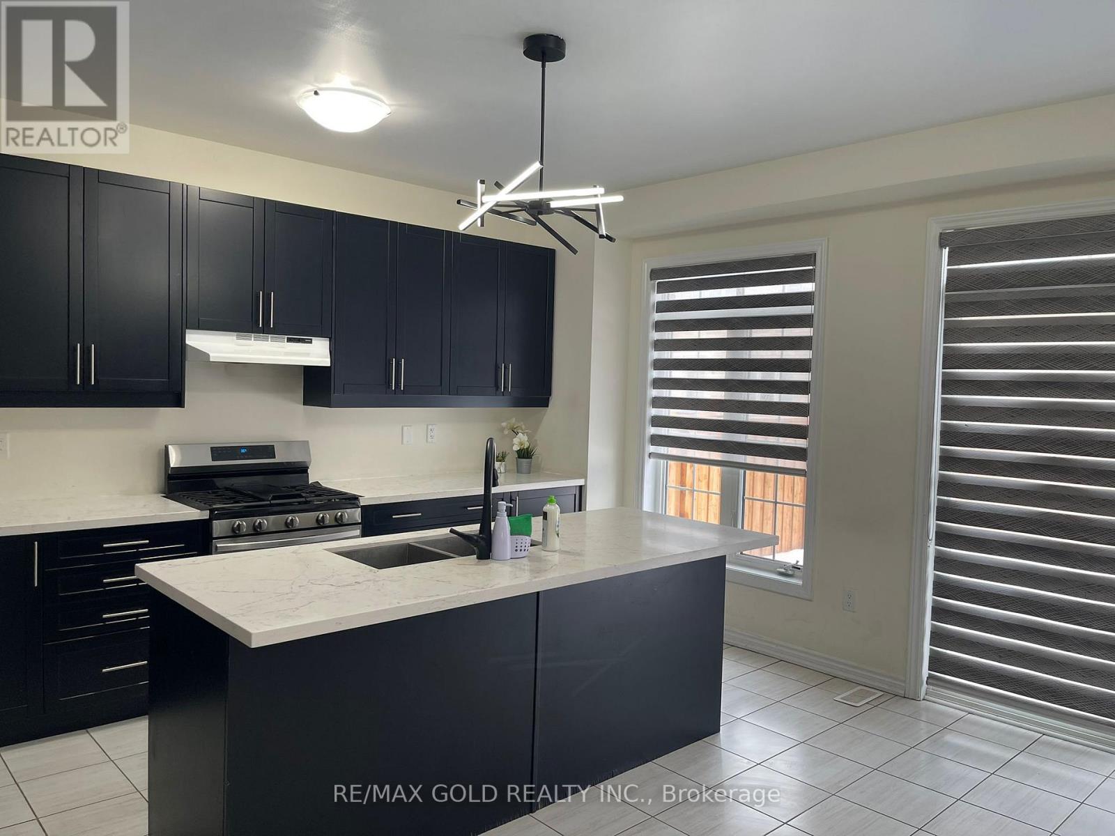 537 Veterans Drive, Brampton, Ontario  L7A 5A6 - Photo 34 - W12791166