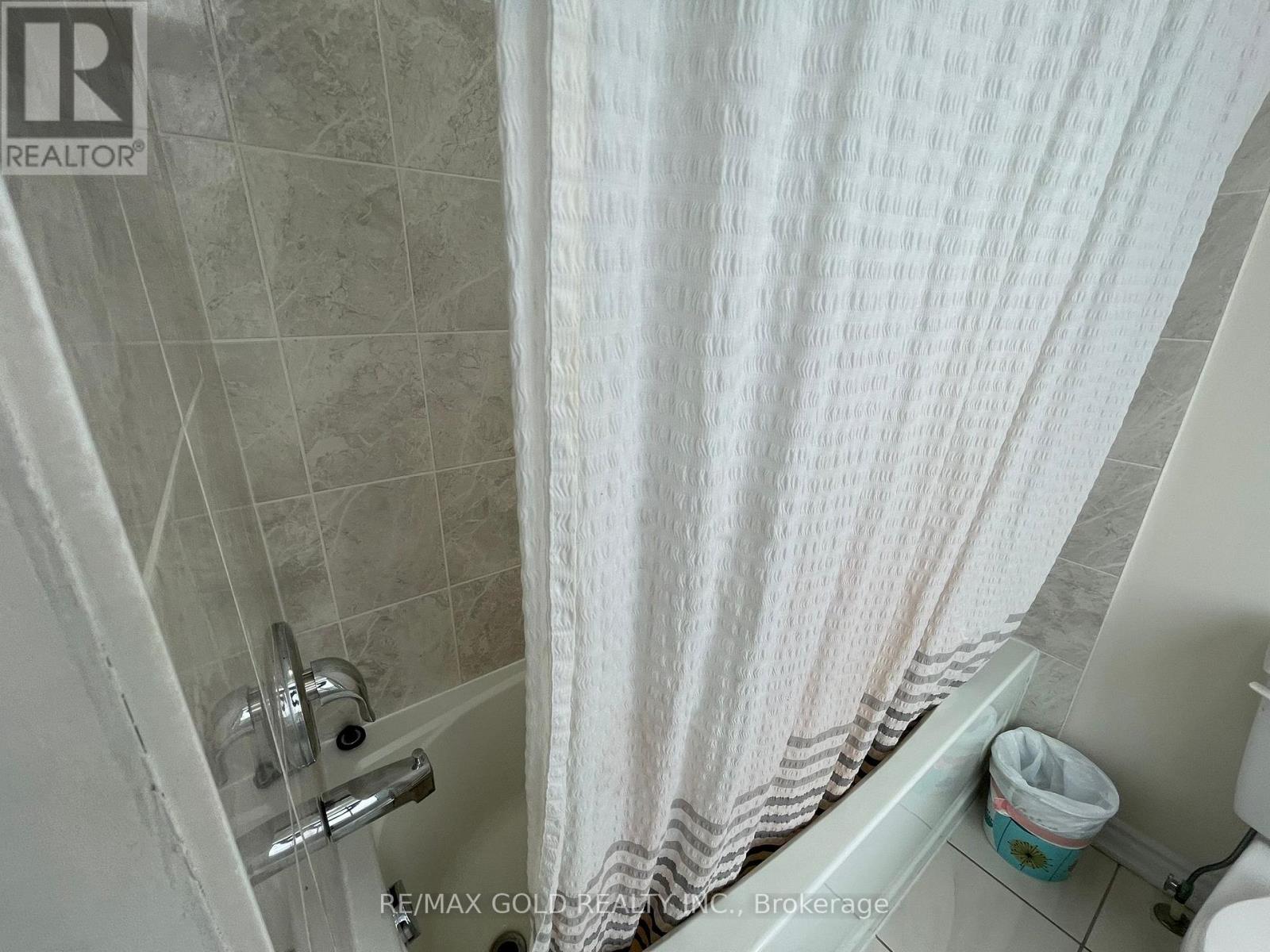 537 Veterans Drive, Brampton, Ontario  L7A 5A6 - Photo 39 - W12791166