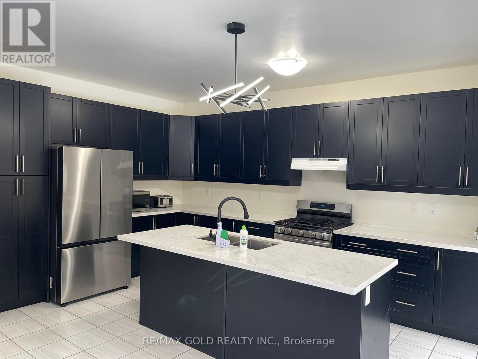 537 Veterans Drive, Brampton, Ontario  L7A 5A6 - Photo 44 - W12791166