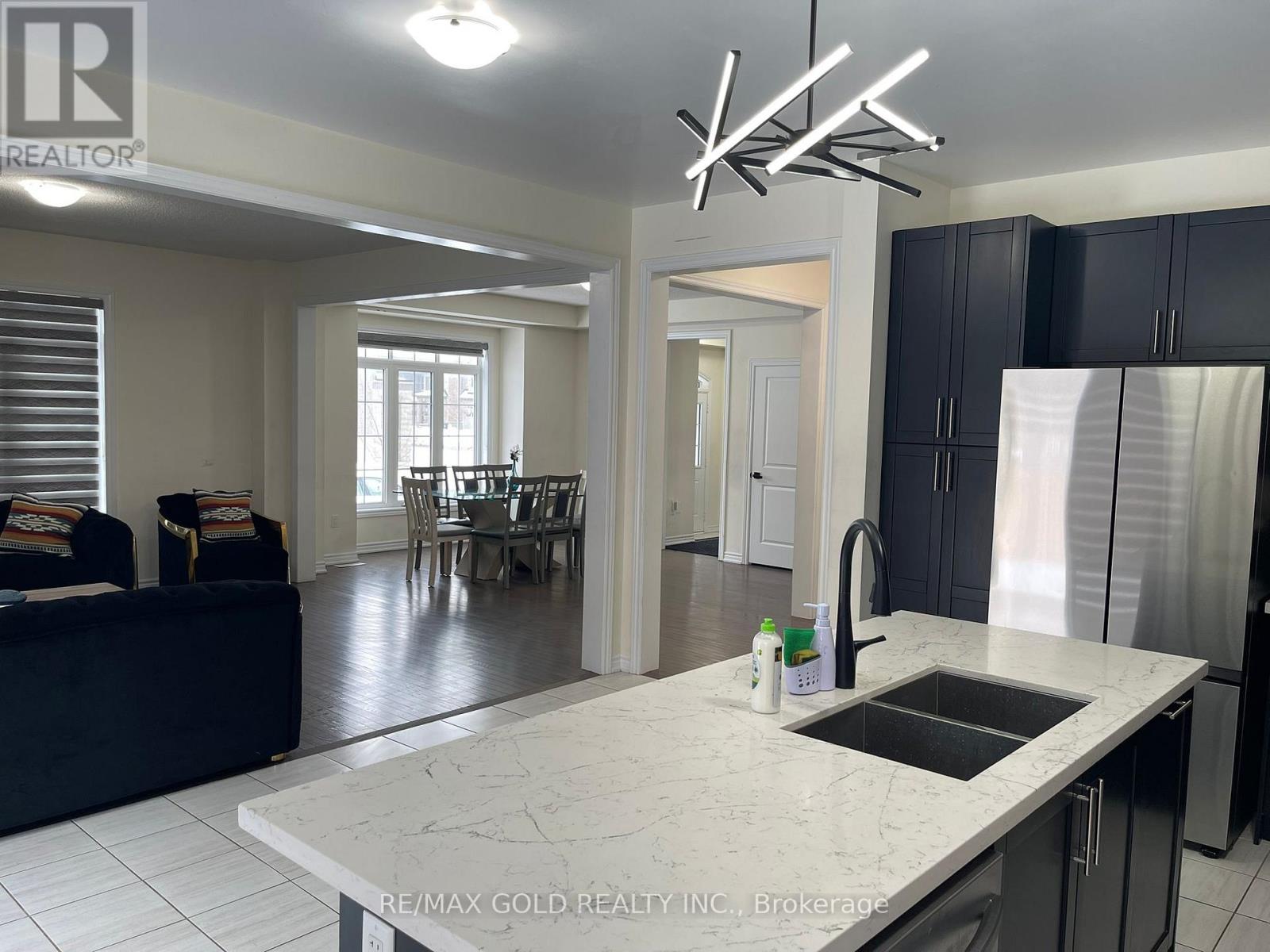 537 Veterans Drive, Brampton, Ontario  L7A 5A6 - Photo 45 - W12791166