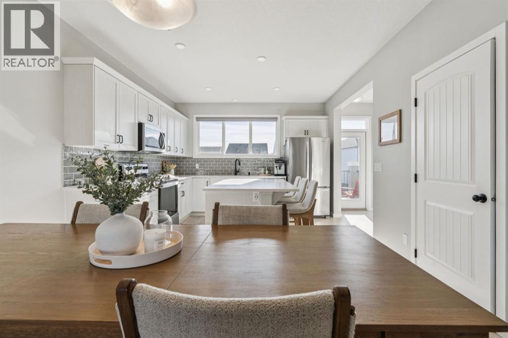 22 Precedence Glen, Cochrane, Alberta  T4C 2W7 - Photo 5 - A2283092