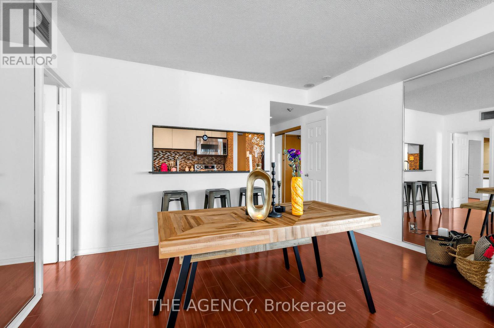 606 - 99 Harbour Square, Toronto, Ontario M5J 2H2 - Photo 9 - C12791184