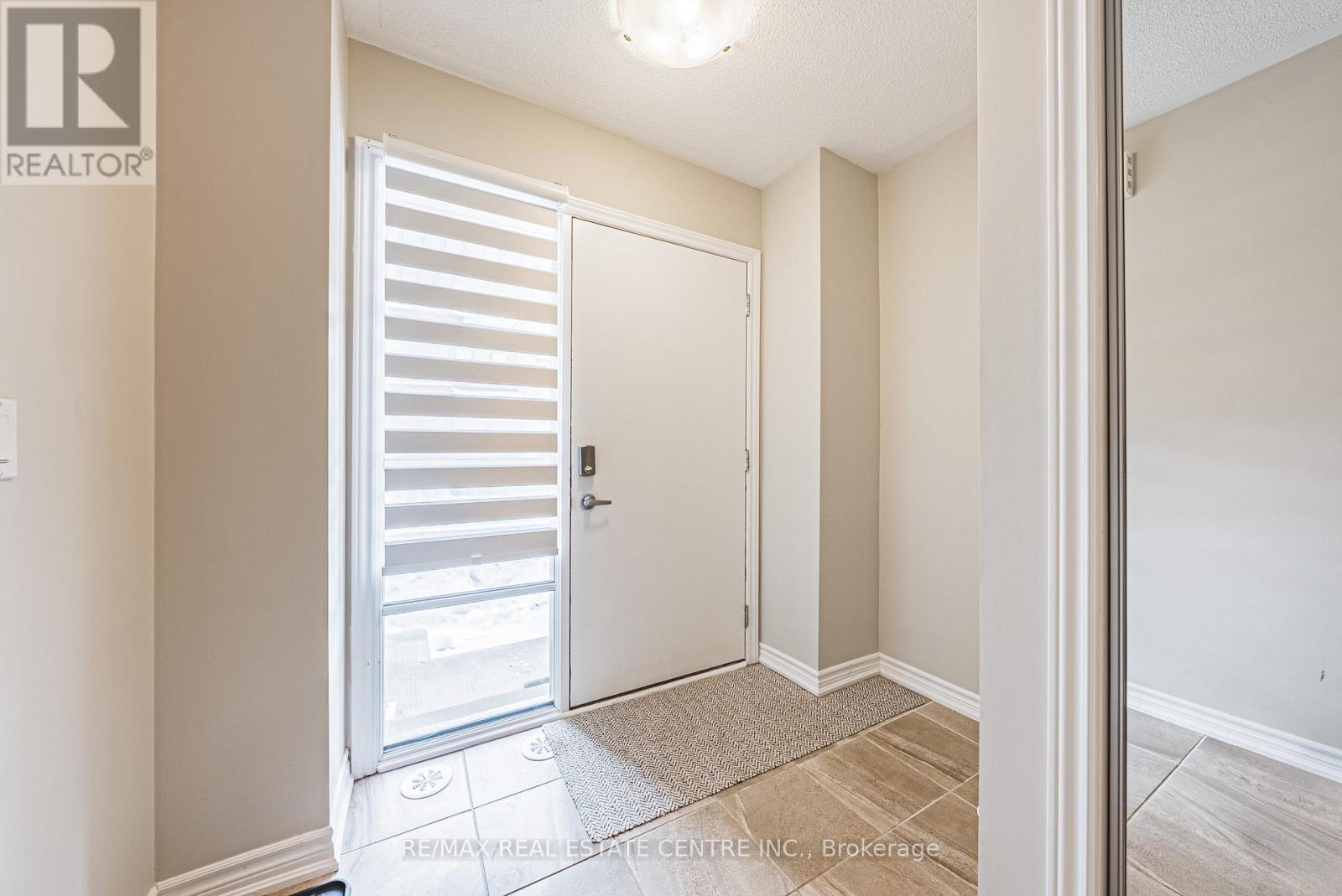 422 Athabasca Common S, Oakville, Ontario  L6H 0R5 - Photo 3 - W12789856