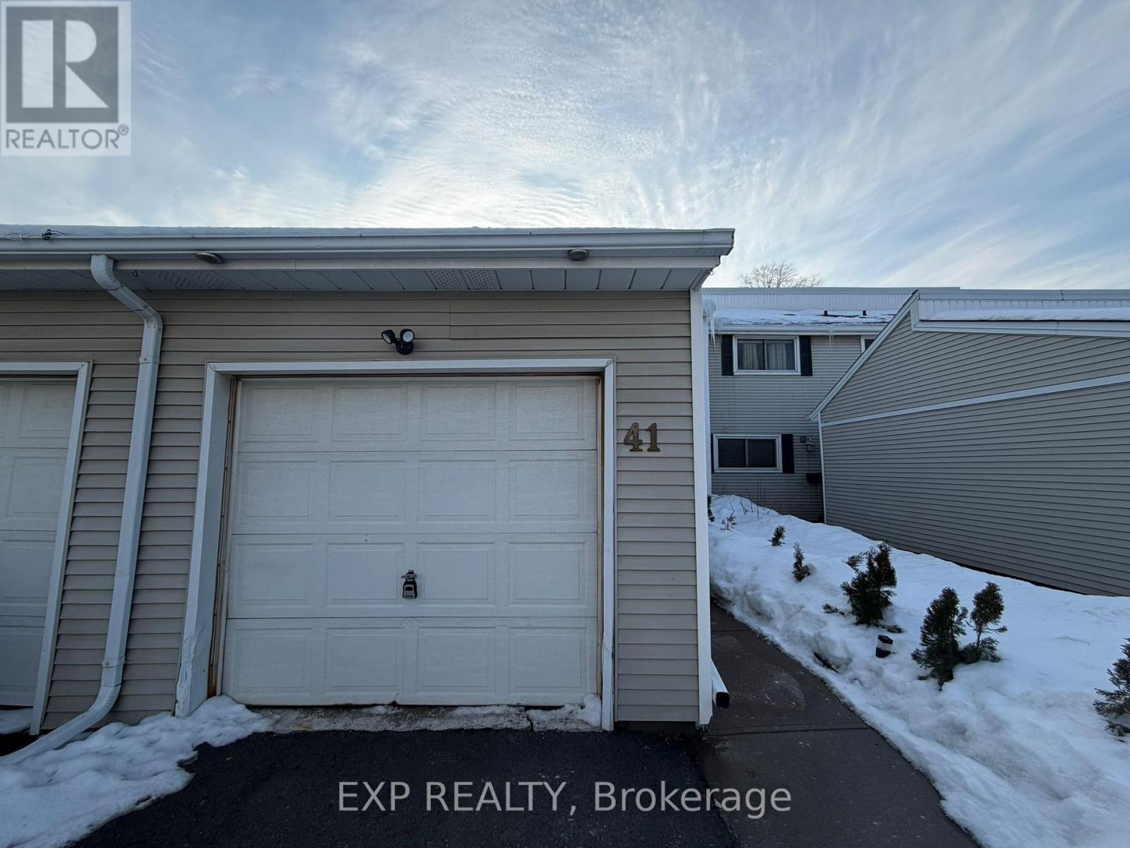 41 - 7001 Casey Street, Niagara Falls, Ontario  L2J 3G6 - Photo 2 - X12791208