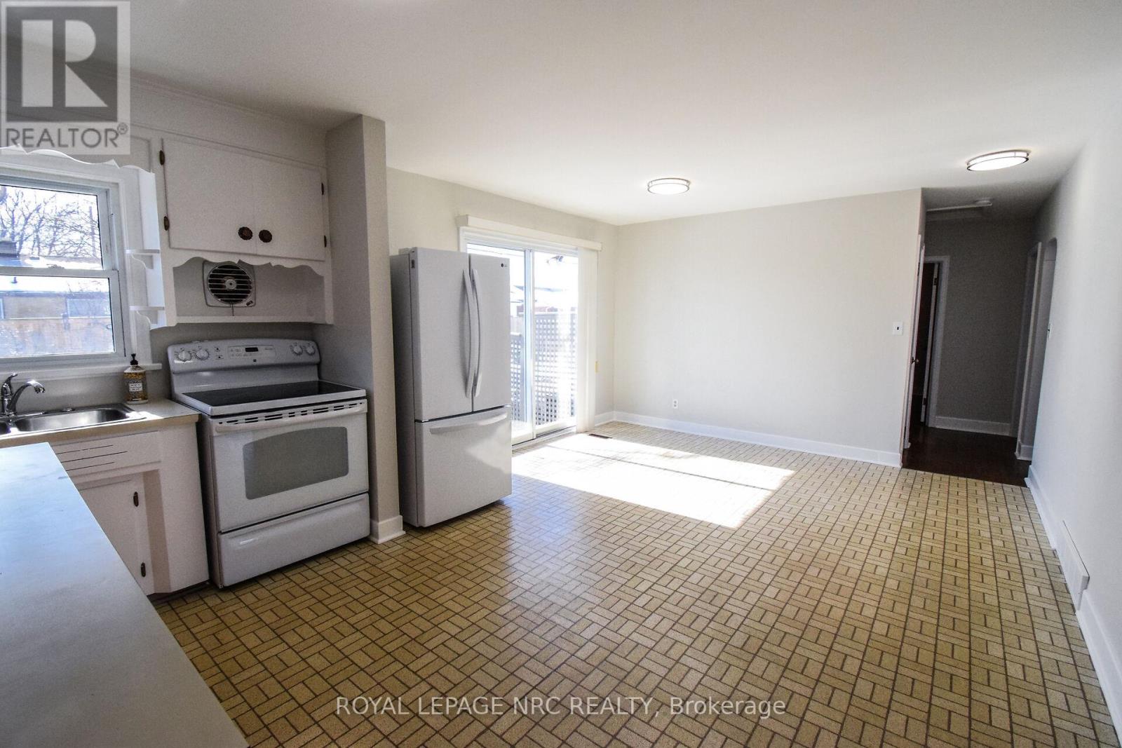 8 Roseland Avenue, St. Catharines, Ontario  L2M 5Z2 - Photo 10 - X12791214